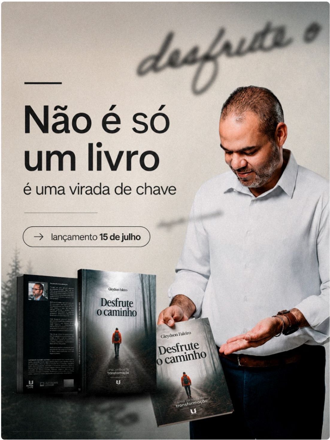 Gleydson Faleiro apresentando o livro